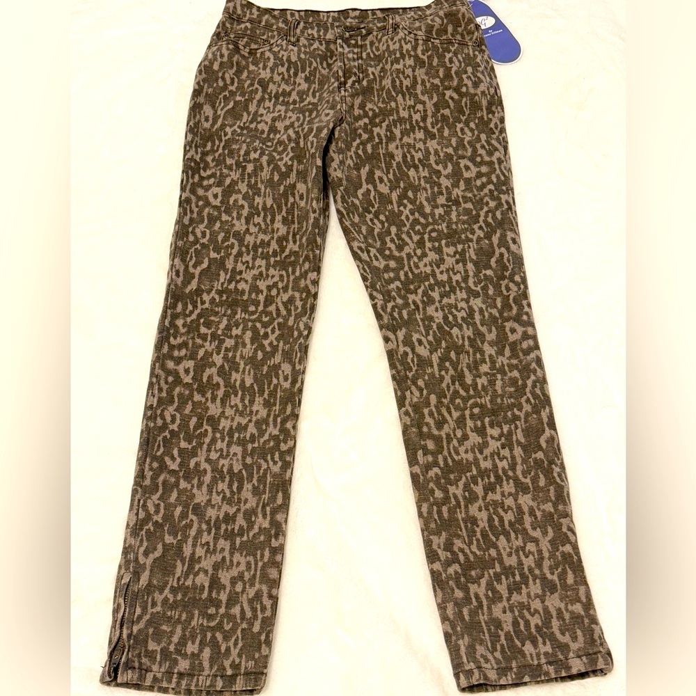 DG2 by Diane Gilman Leopard Print Skinny Pants with zippered ankle Size 6P NWT